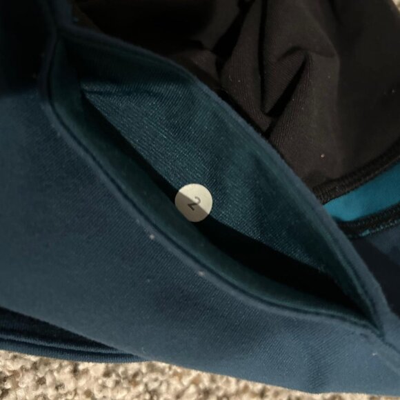 Lululemon Women's Black and Blue Leggings - Picture 3 of 3